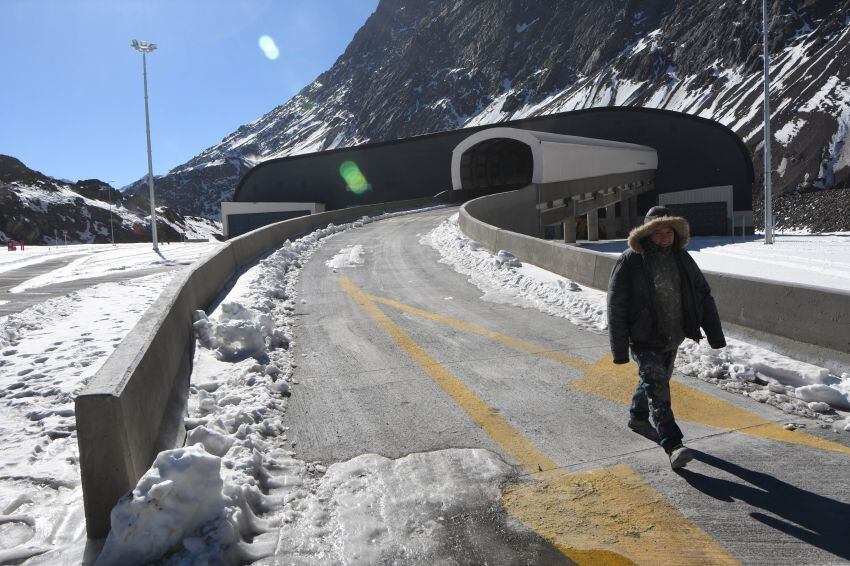 
Túnel. Por allí está previsto que ingresen los vehículos, para ser atendidos en alguna de las 15 casillas.
