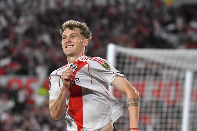 Colidio celebra el 1 a 0 de River ante Colo Colo. (Prensa River).