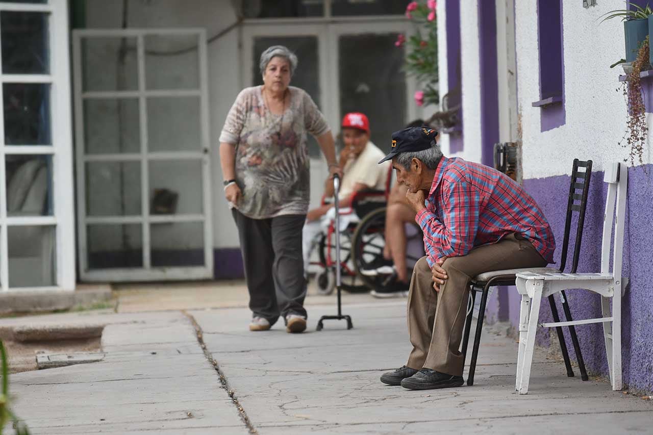 Hogar Santa Marta, residencia de adultos mayores ubicado en Av. Boulogne Sur Mer de Ciudad, donde los residentes practican deportes, estudian y realizan distintas actividades recreativas, donde se sienten acompañados y cuidados
Foto:José Gutierrez / Los Andes