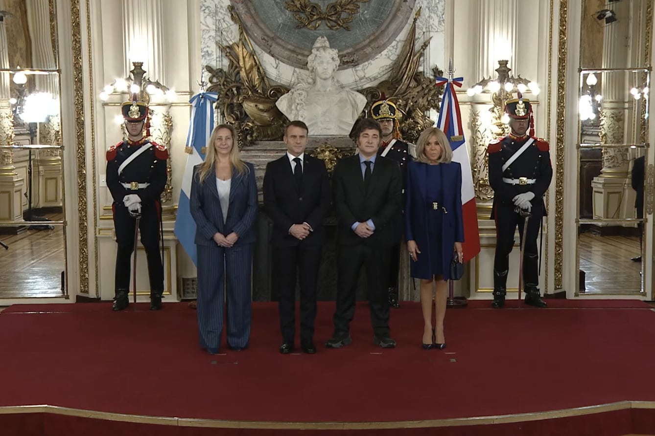 Javier Milei recibe a Emmanuel Macron en la Casa Rosada, antes de la Cumbre del G20. (Captura de video)