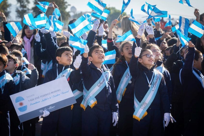 
Juntos. Benjamín Pereyra, Santiago Granda y Anais Loaza. | Ignacio Blanco / Los Andes
   