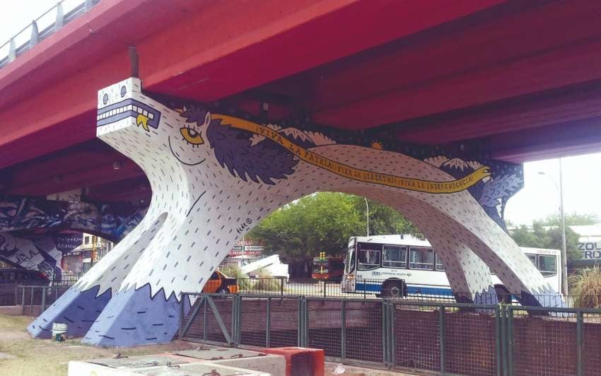 
    Intervención mural en el nudo vial acceso a Mendoza.
   