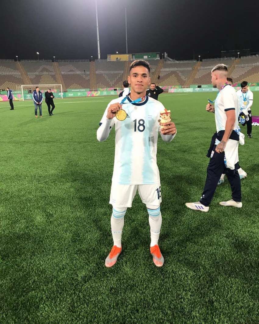 
    Vale oro. El delantero consiguió el domingo pasado la medalla dorada con el seleccionado argentino Sub 23 en los Juegos Panamericanos Lima 2019.
   