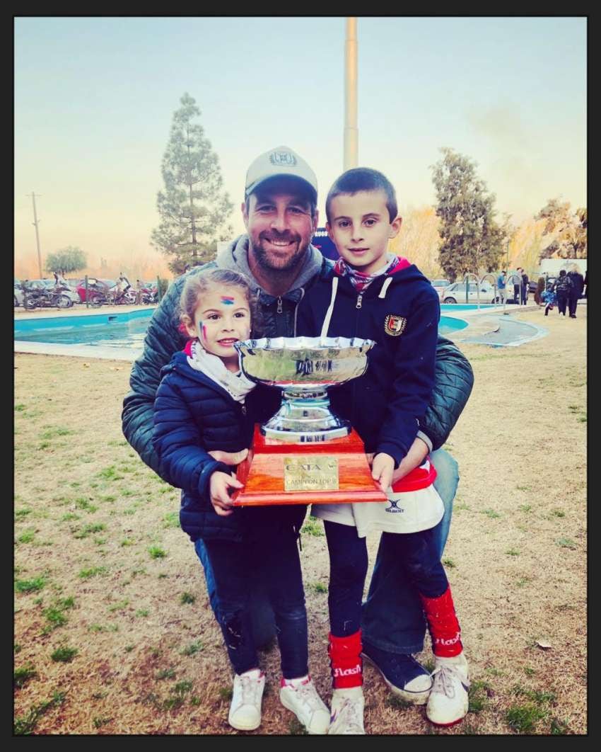 
En familia. ‘Chata’ Sánchez, junto a sus hijos Juan Pedro y Monserrat. | Fotos / Gentileza
   