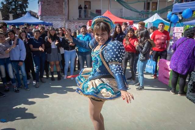 
    En el taller de danza aprenden diferentes estilos. / Ignacio Blanco
   