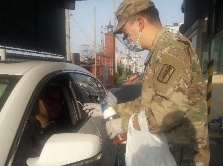 
    Lo practican con elementos descartables, personal militar estadounidense en Corea del Sur.
   