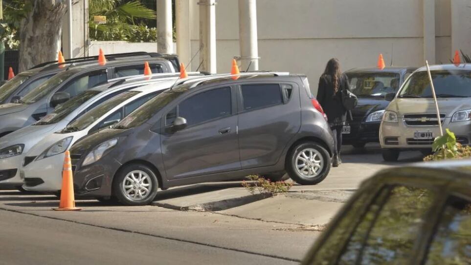 Antes de comprar un auto usado, además del kilometraje, el consumo y el estado general del vehículo, también se puede consultar cuánto paga al año en impuestos