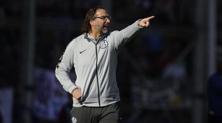 Juan Antonio Pizzi, cerca de Racing Club. 