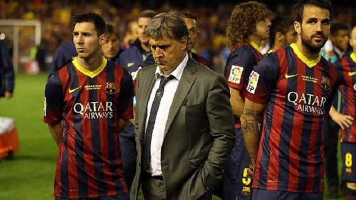 
    El Tata Martino junto a Messi tras perder la Copa del Rey. / Gentileza.
   