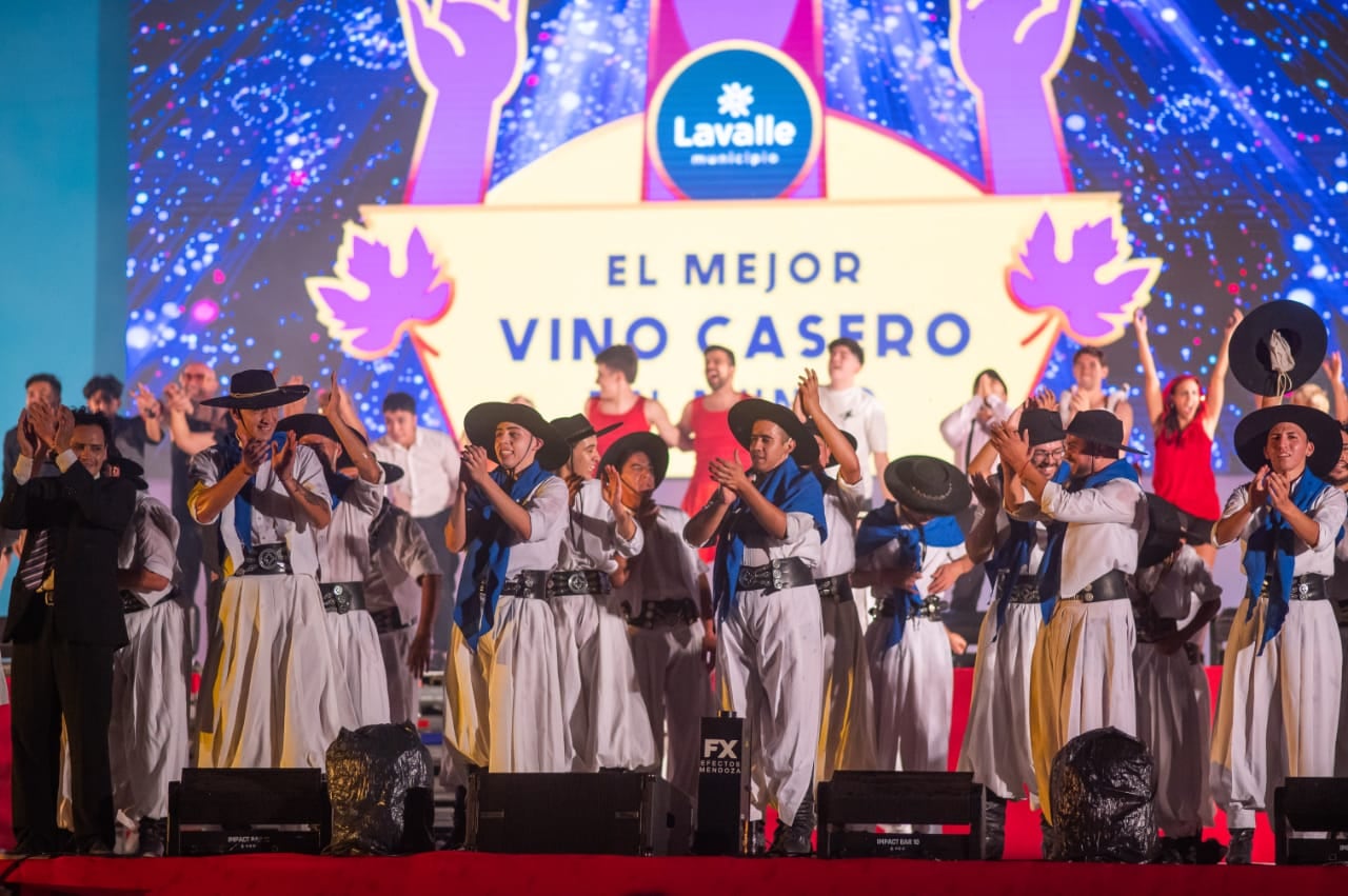 Victoria Herrera Damonte, la representante del distrito de Jocolí Viejo fue coronada Reina de Lavalle. - Foto: Municipalidad de Lavalle