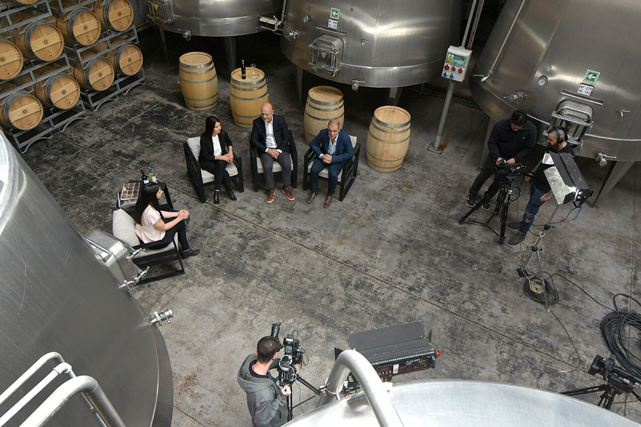 El panel sobre las empresas de diferentes rubros contó con la presencia de Marisol Cavichioli, Luis Zambonini y Leonardo Andreu. Fue moderado por Bárbara del Pópolo. Foto: Orlando Pelichotti