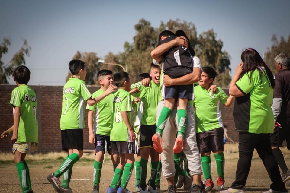 Las EFI y el torneo son un espacio de contención y donde se trabaja en valores como amistad, compromiso y trabajo en equipo. Foto: Gentileza liga Futuros Cracks.