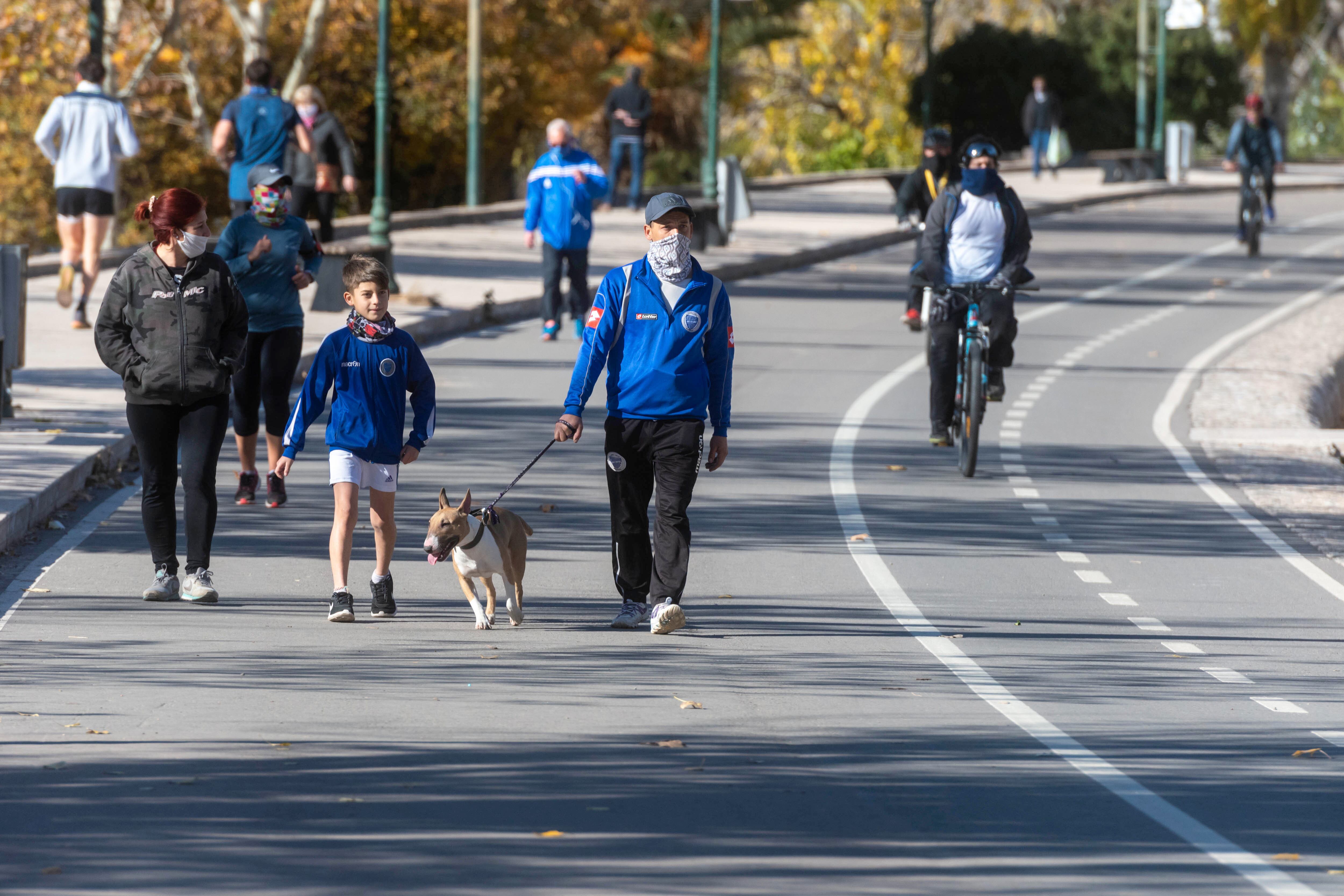 Caminando, corriendo o en bici se palpita la normalidad.
Foto: Ignacio Blanco / Los Andes