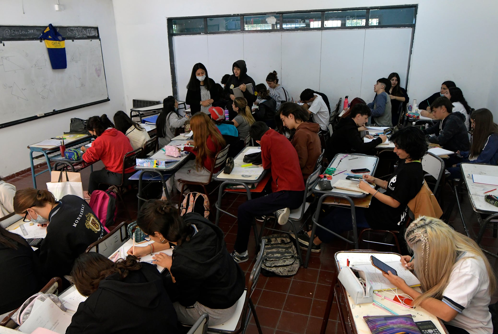 21 Marzo Mendoza Sociedad.

La provincia participará como jurisdicción en la próxima edición de las evaluaciones PISA que se realizarán en setiembre.
La Escuela José Vicente Zapata. Profesor Adrián Cattaffi
 Foto: Orlando Pelichotti / Los Andes