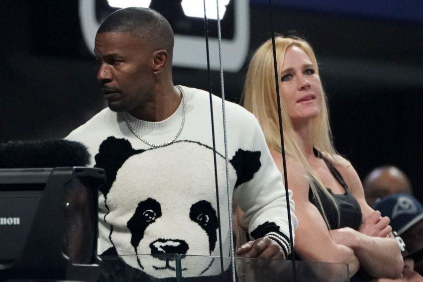 
    El actor Jamie Foxx no se quiso perder el Super Bowl LIII.
   