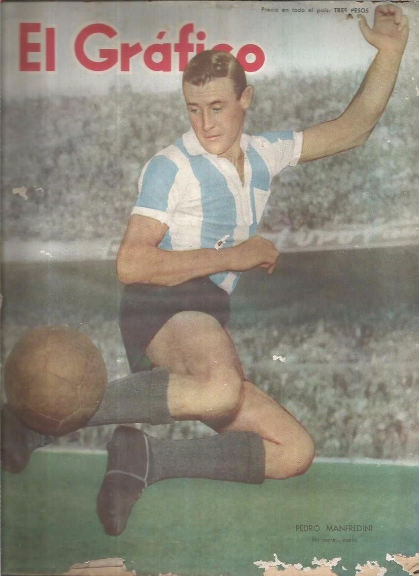 
    Fina estampa. La portada de El Gráfico, y la camiseta de Racing.
   