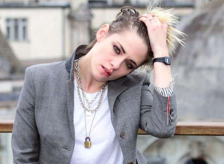 
    Kristen Stewart con su LA11WB-1
   