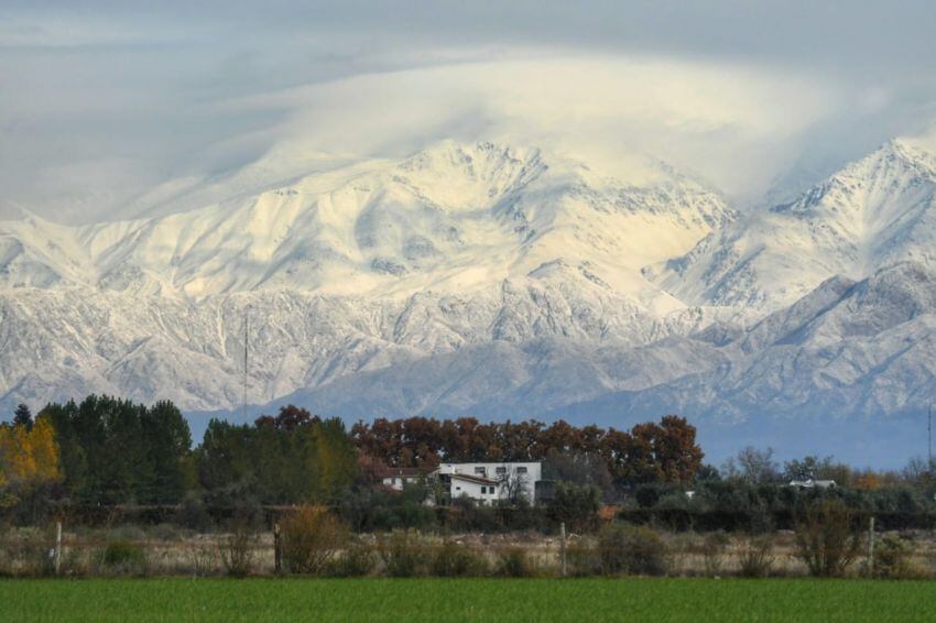 
Luján de Cuyo desde el Río Mendoza | Claudio Gutiérrez / Los Andes
   