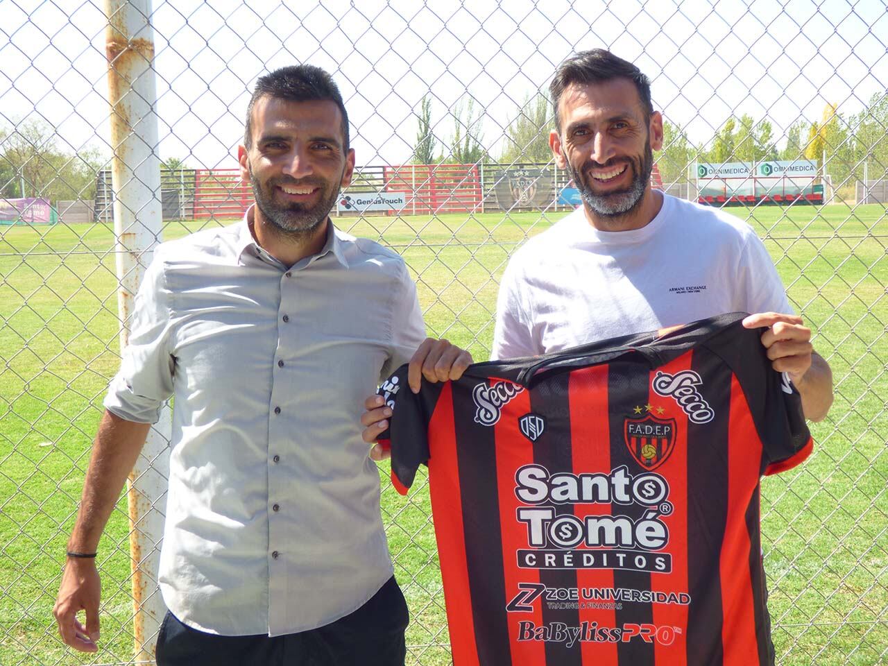 Sebastián Torrico ex jugador de fútbol y dirigente de FADEP junto a su hermano Emanuel.