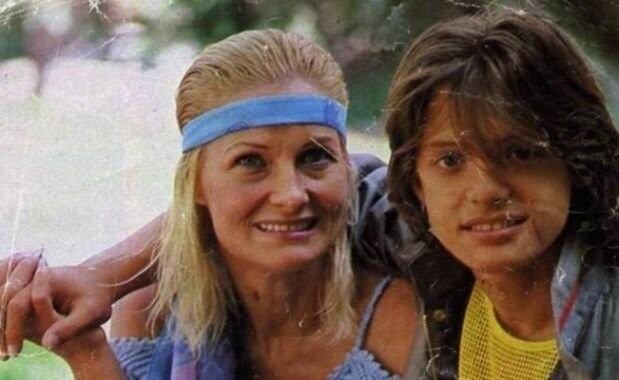 Luis Miguel junto a su madre, Marcela Basteri.