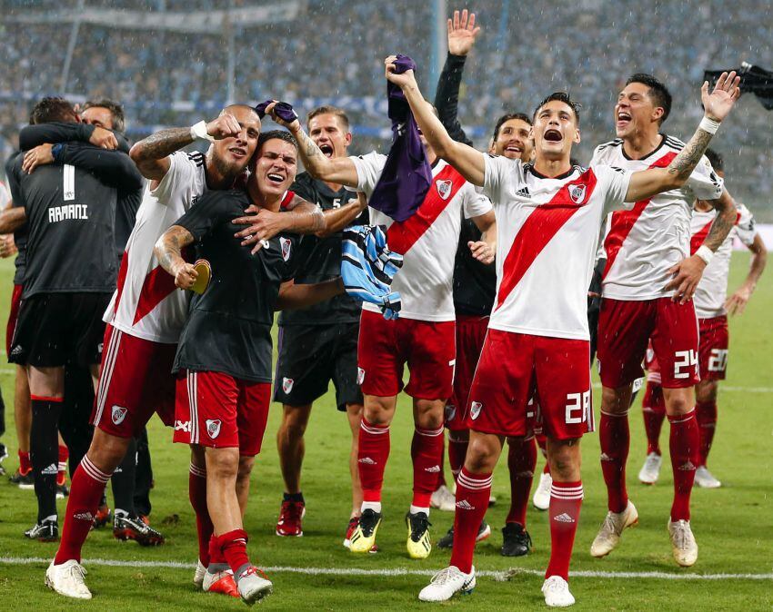 
Foto: AP | Los jugadores de River celebran el triunfo en Porto Alegre.
   