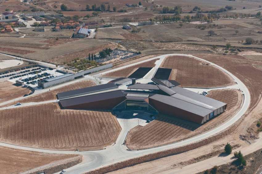 
    Bodega Fustino (España), proyecto en colaboración con Norman Foster.
   