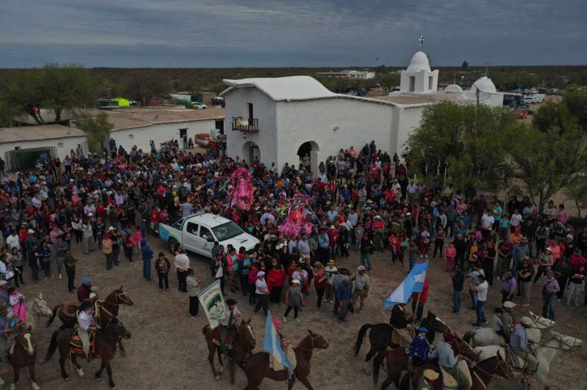 
    La histórica Capilla, ubicada en el secano lavallino, se colmó de miles de fieles Claudio Gutierrez / Los Andes
   