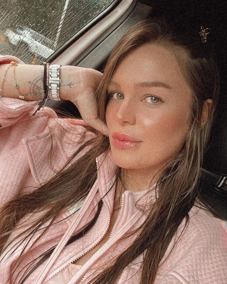 La hermana mayor de Karol G tiene gran éxito en redes sociales