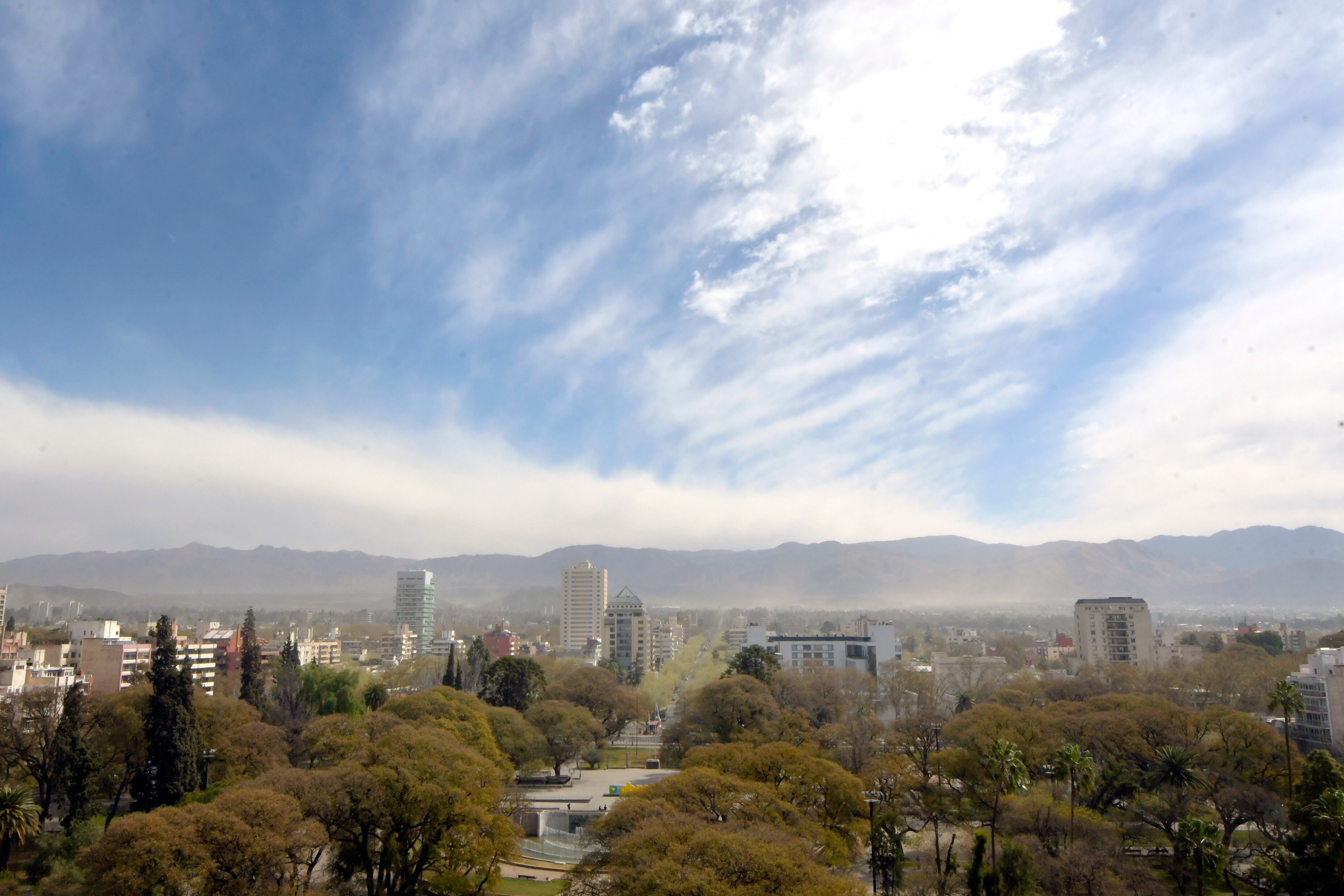 El viento Zonda podría regresar el domingo - Foto: Orlando Pelichotti / Los Andes