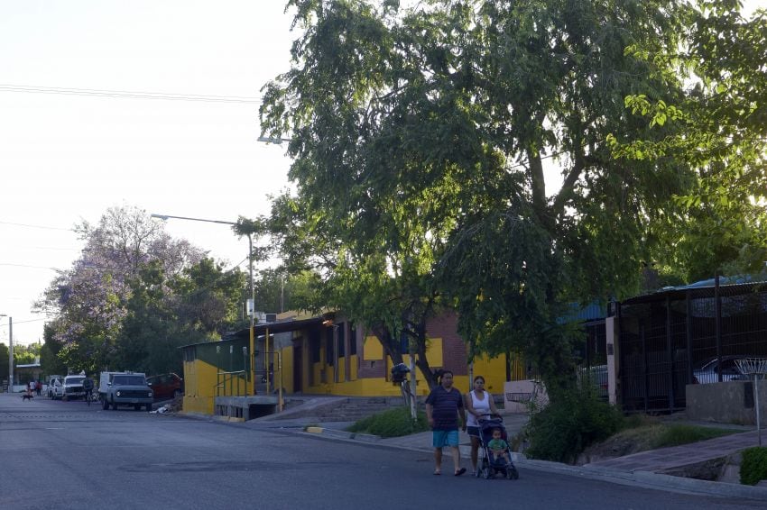 
Entre vecinos. En el interior de este barrio ocurrió el crimen. | Diego Parés / Los Andes
   