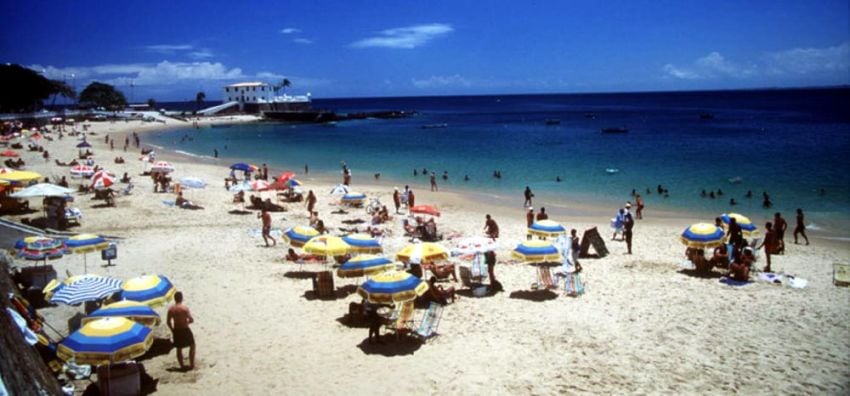 
    Bahía. Sol, buena gastronomía y música, los placeres a disfrutar en Salvador, la ciudad más afrolatina de todo Brasil.
   