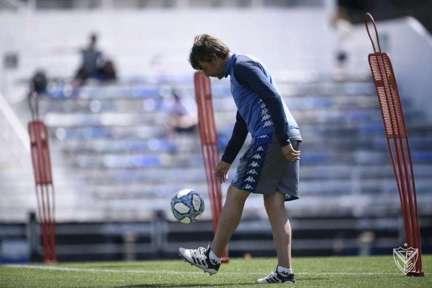 
    El Gringo Heinze disfrutó una mañana especial junto al público de Vélez (Prensa Vélez).
   