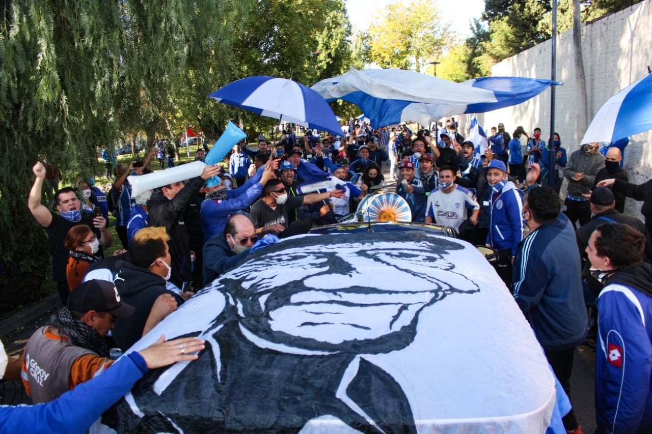 El multitudinario cortejo fúnebre que acompañó al hincha más famoso del Tomba.