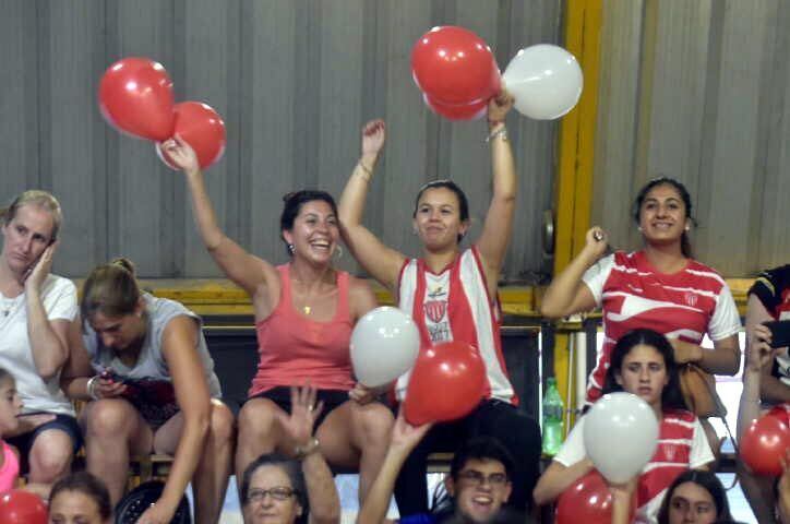 
    Alegría. Los hinchas chacareros llegaron en gran número a Villa Nueva.
   