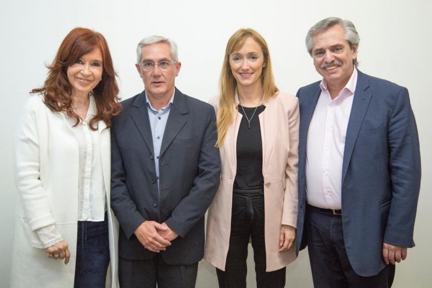 
Con los referentes nacionales: Cristina y Alberto Fernández apuntalan al peronismo local.
