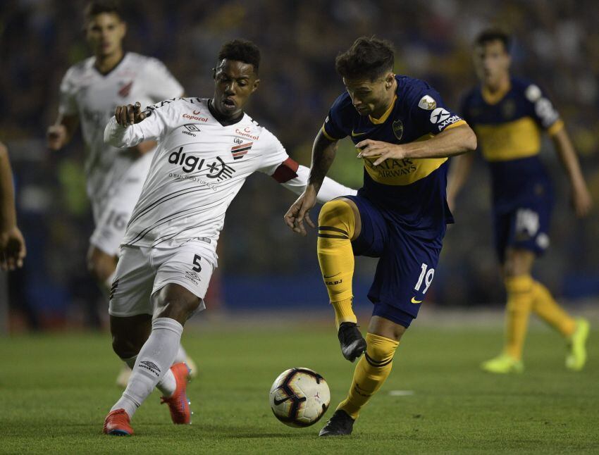 
Mauro Zárate, titular en la noche de la Bombonera.  | AFP
   