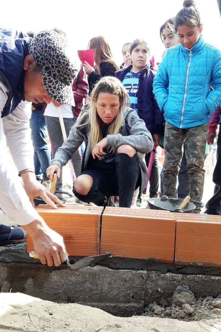 
    Merino cuando visitó el merendero Las Trincheras en Icaño, pueblito muy carenciado de 2.000 habitantes del interior de Santiago del Estero.
   