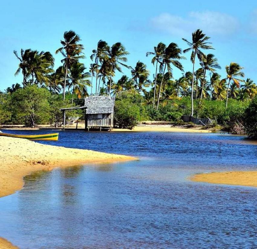 
    La hermosa playa de Coqueiros en Trancoso.
   