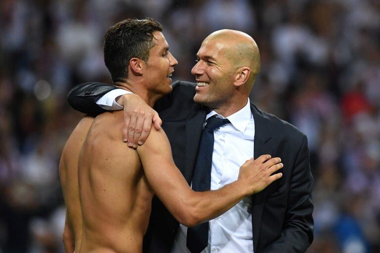 Cristiano Ronaldo y Zinedine Zidane / AFP PHOTO / GERARD JULIEN