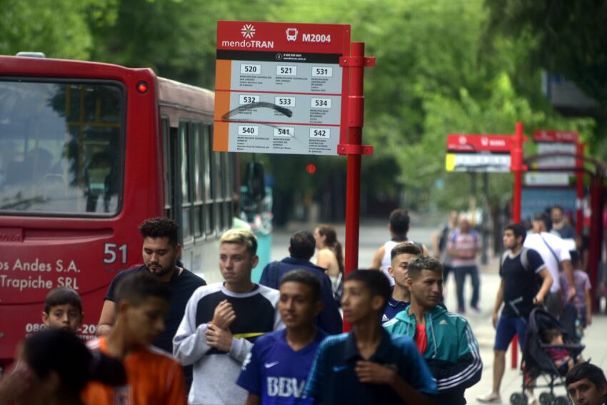 
Aunque persisten las quejas, se empiezan a acostumbrar a los horarios y a los recorridos. | Diego Parés / Los Andes
   