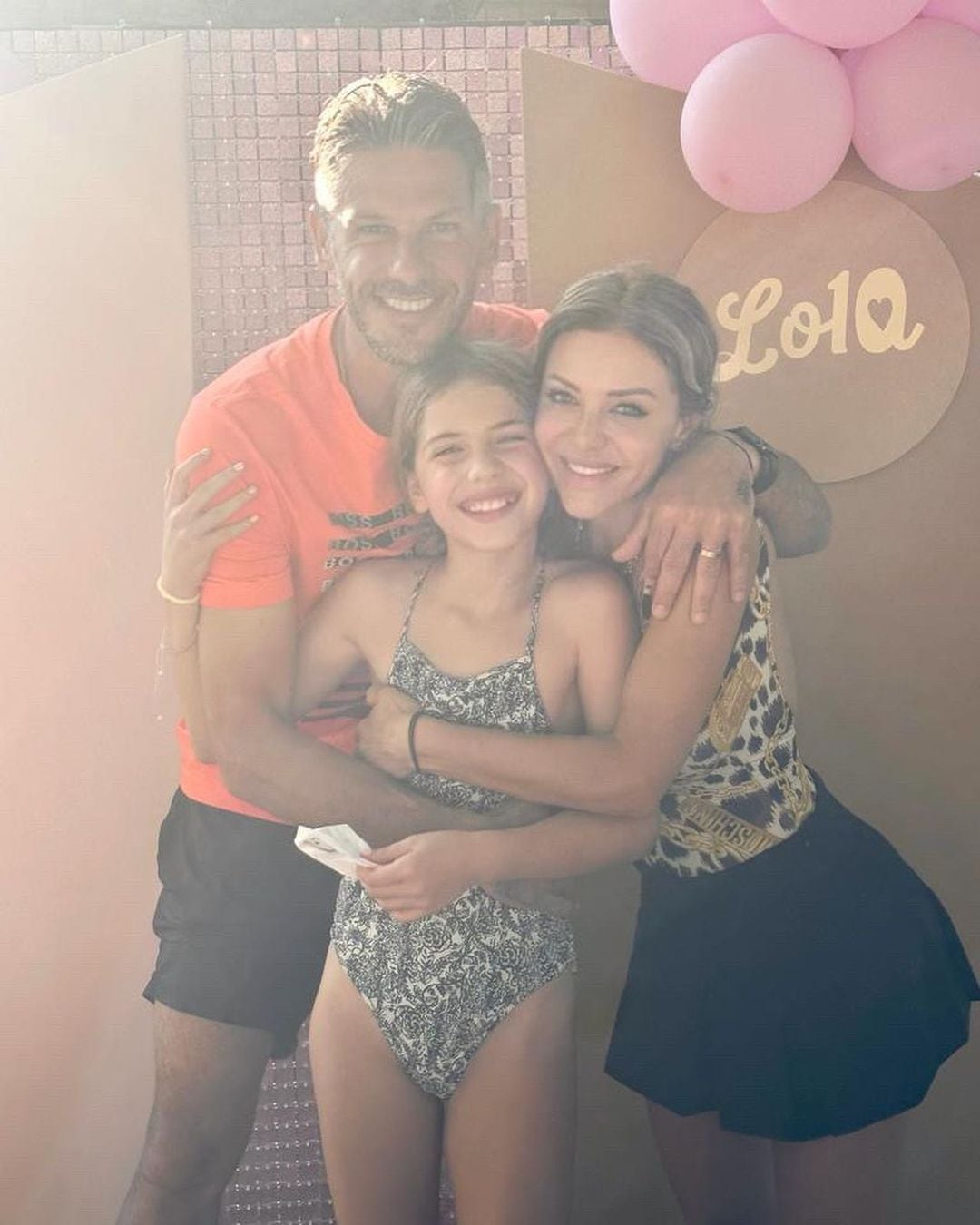 Los Demichelis-Anderson a pura diversión en el primer cumpleaños de Lola en Argentina.