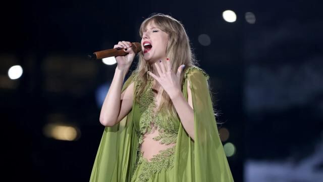 El fan de Taylor Swift que consiguió quedarse con su tacón busca subastarlo.