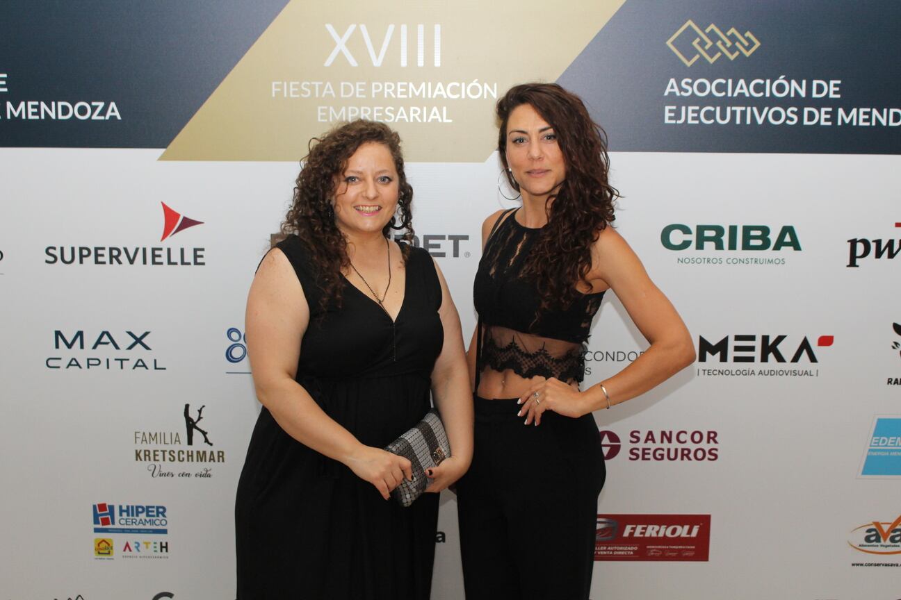 Leticia Valenzuela y Paula Sánchez.