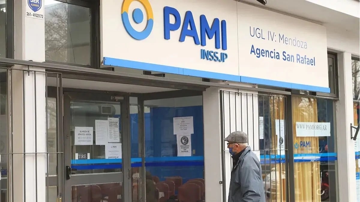 Los afiliados a PAMI en su mayoría jubilados están teniendo problemas para acceder a su medicación en la farmacias. Un cambio en el sistema que la obra social usa para validar las recetas está generando problemas y demoras en las entregas. 
