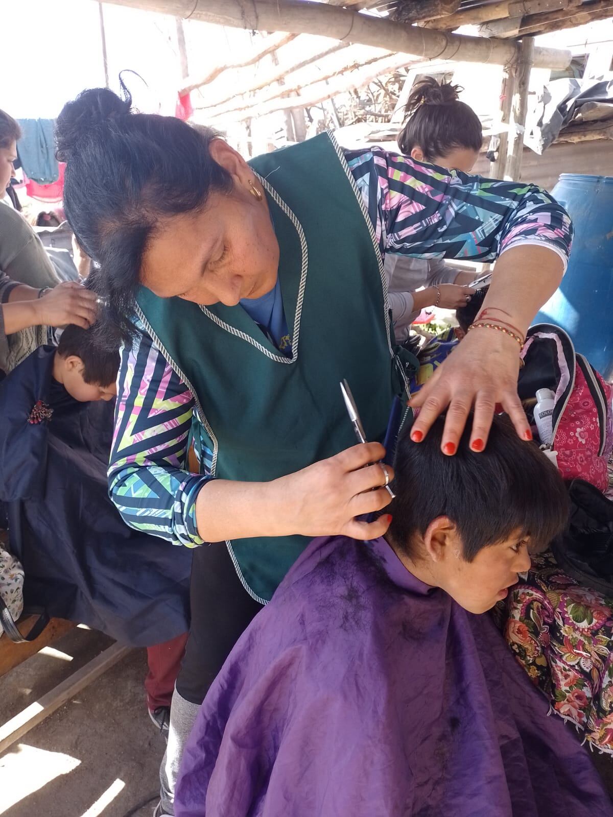 Otro de los chicos que recibió su primer corte de pelo en el Valle de Uco.