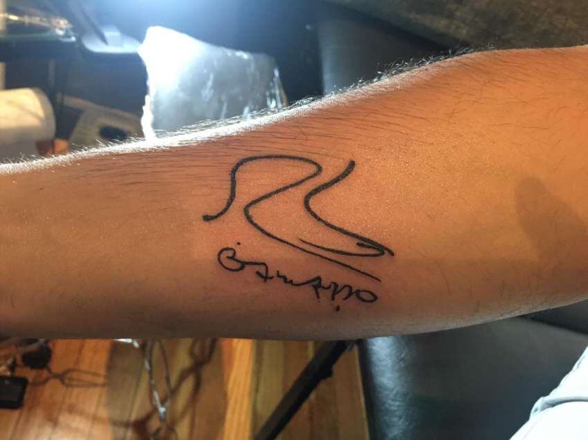 
    La firma del Muñeco en el brazo derecho de Germán. / Gentileza.
   