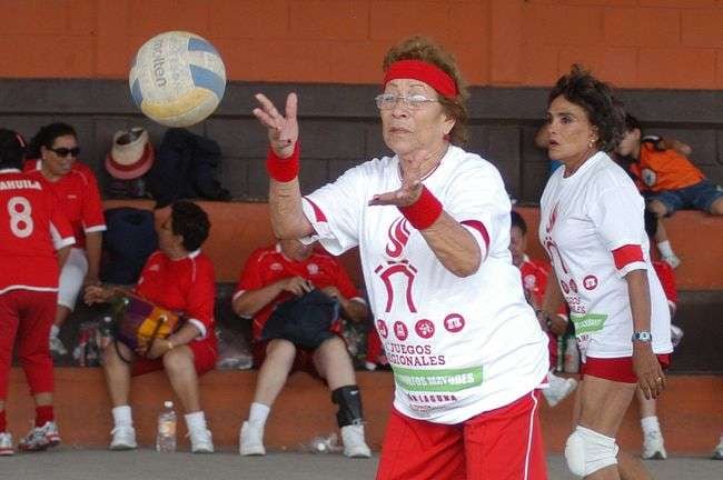 
    Con buena alimentación. Las deportistas no tienen límites de edad.
   