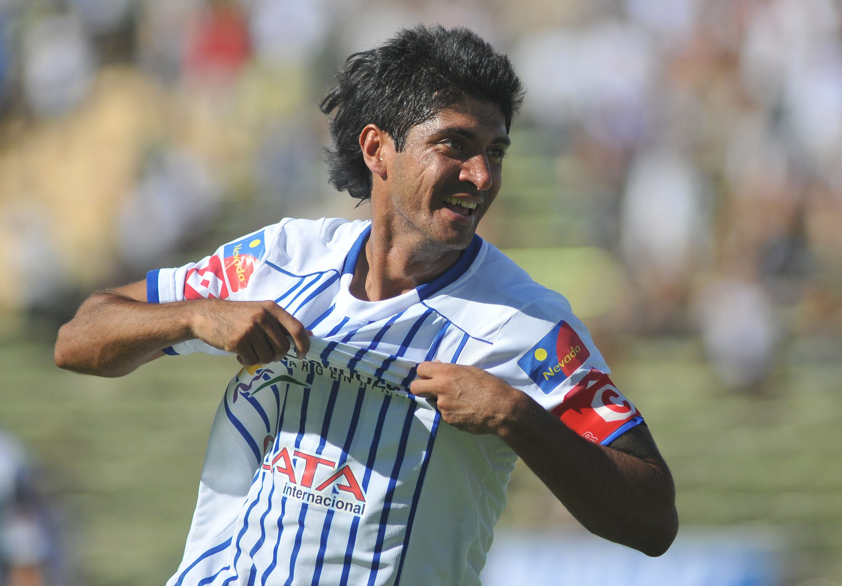 Nicolás Olmedo, el talentoso volante central que se destacó en Godoy Cruz y llegó no solo al fútbol internacional, sino que además fue citado a la Selección Argentina que conducía Diego Maradona.