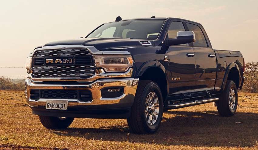 
    RAM 2500. Esta nueva generación de la “gigante” pickup del grupo FCA (Fiat-Chrysler), con un motor turbodiésel 6.7 litros de 365 CV de potencia y 1.085 Nm de torque, tiene una capacidad de remolque de casi 8 toneladas.
   