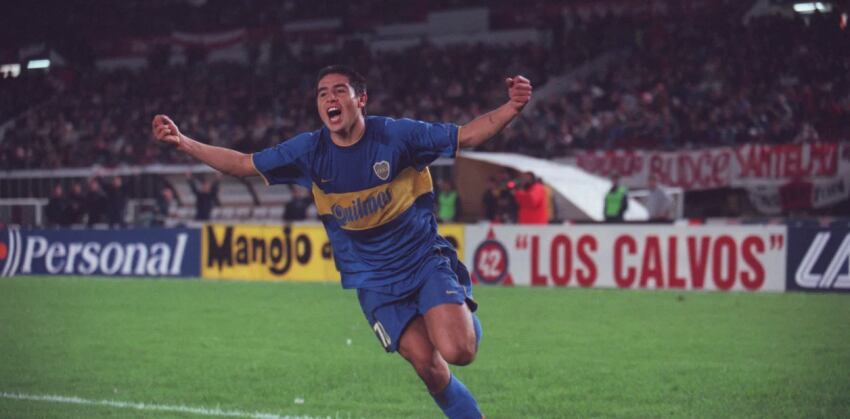 
    Román y su primera Copa en el 2000.
   